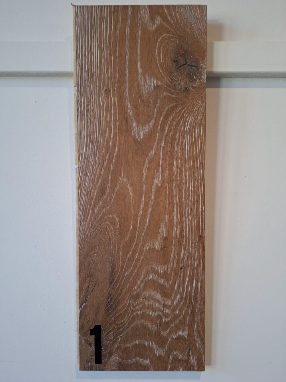 Eiken lamel | Uitvoering: Geborsteld rustiek ambiance | 14 mm. dik | 19 cm. Breed | Wit | Nr.1